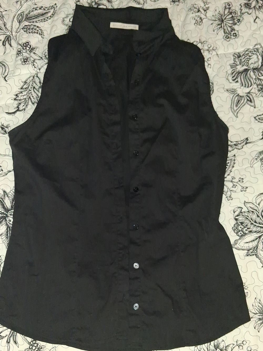 Active USA Black Sleeveless Button-Up Blouse